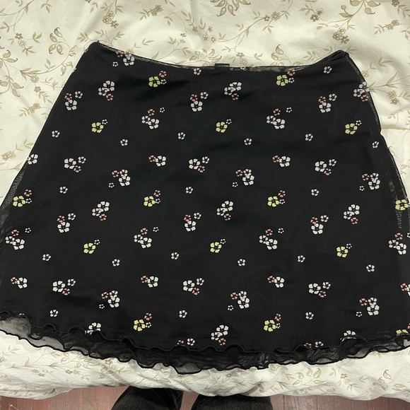 Forever 21 mini floral mesh skirt - Picture 2 of 7